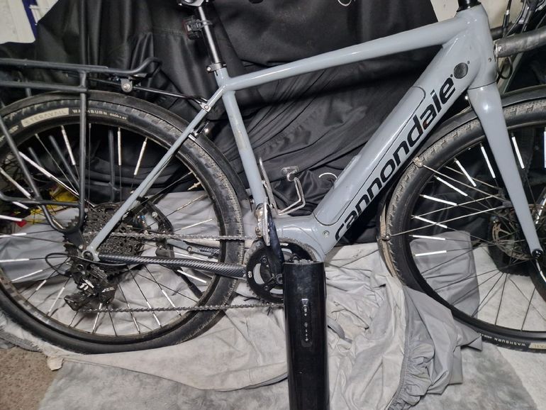 Used Cannondale Synapse Neo SRAM Force 2022 Road & Gravel, Light Gray — image 10 of 18
