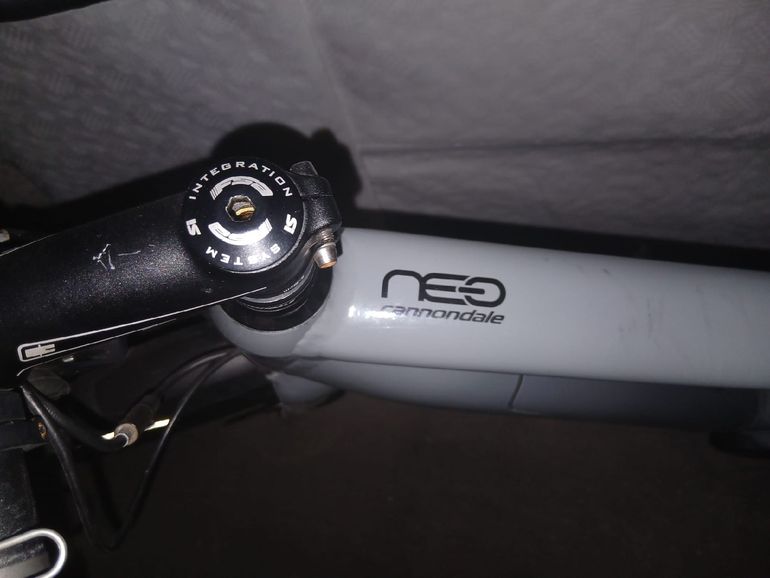 Used Cannondale Synapse Neo SRAM Force 2022 Road & Gravel, Light Gray — image 13 of 18