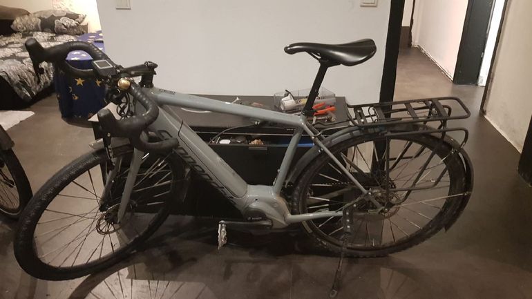 Used Cannondale Synapse Neo SRAM Force 2022 Road & Gravel, Light Gray — image 2 of 18
