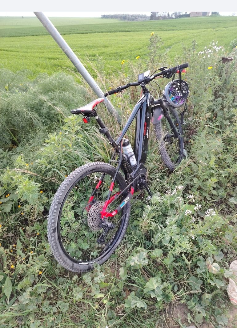 Used Armony Custom Shimano Deore XT 2024 Mountainbike, Red — image 3 of 4