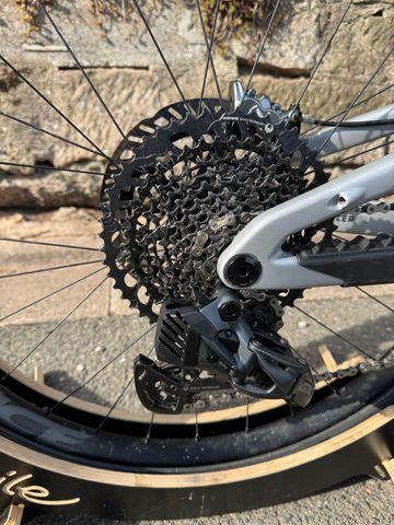 Santa Cruz Heckler SL GX AXS – Custom Aufbau 2025 Mountainbike d'occasion — image 3 sur 19