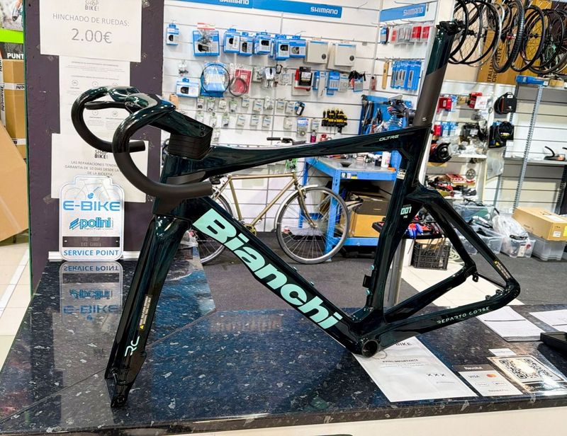 Used Bianchi oltre rc 140 TH ANIVERSARIO CUADRO 001 exclusivo Custom Frameset 2026 Road & Gravel