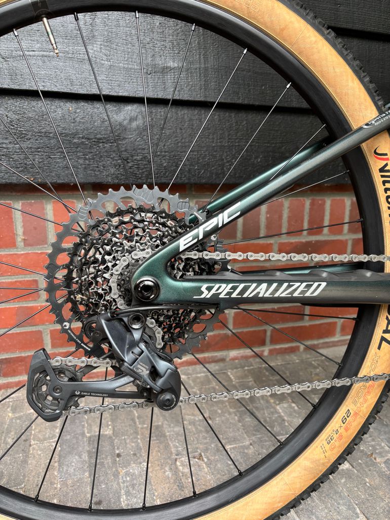 Použité Specialized Epic Expert 2022 2022 Mountainbike — obrázek 7 z 14