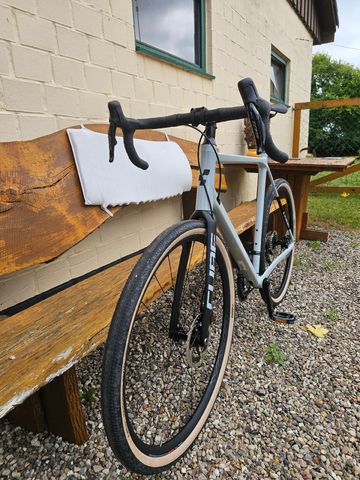 Used CUBE Cross Race Shimano 105 Di2 2022 Road & Gravel, Light Gray — image 2 of 11