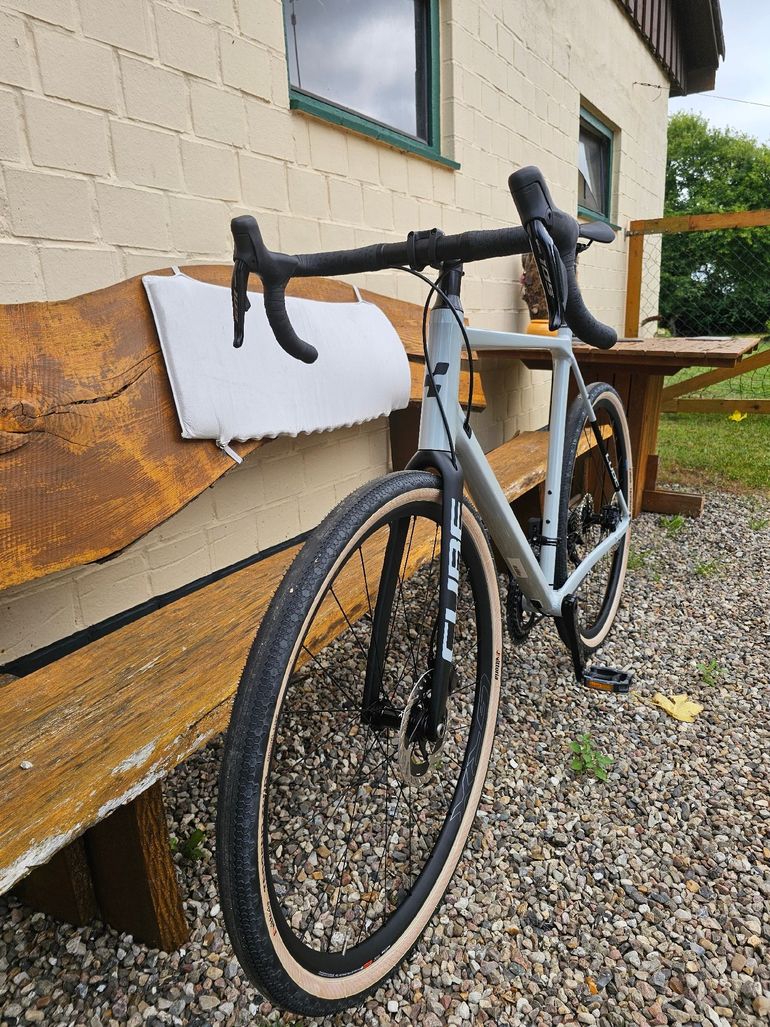 Used CUBE Cross Race Shimano 105 Di2 2022 Road & Gravel, Light Gray — image 2 of 11