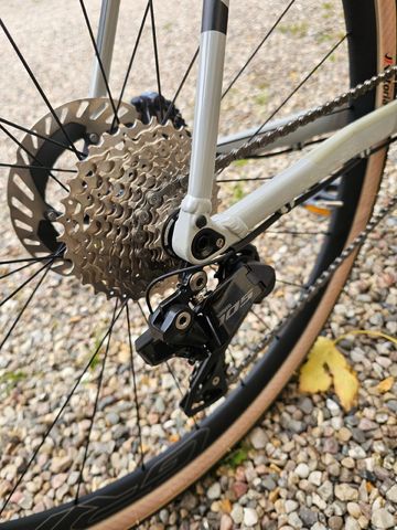 Used CUBE Cross Race Shimano 105 Di2 2022 Road & Gravel, Light Gray — image 4 of 11