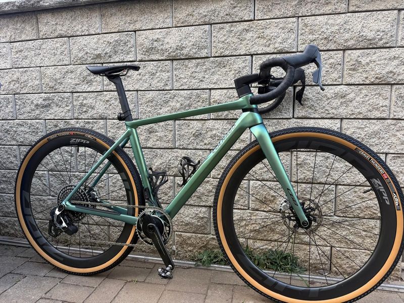 Colnago C68 SRAM Red eTap AXS 2025 Road & Gravel d'occasion