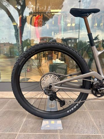 Scott Spark RC Expert 2027 2027 Mountainbike usato, Grigio chiaro — immagine 5 di 6