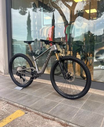 Scott Spark RC Expert 2027 2027 Mountainbike usato, Grigio chiaro — immagine 3 di 6