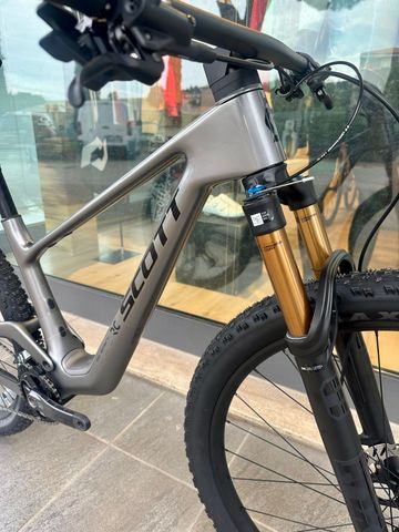 Scott Spark RC Expert 2027 2027 Mountainbike usato, Grigio chiaro — immagine 6 di 6