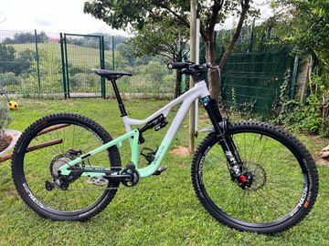 Used Focus JAM 6.9 2024 2024 Mountainbike, White, 29 — image 1 of 7