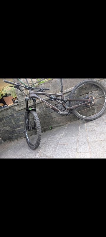Tweedehands Specialized Stumpjumper EVO Comp 2022 2022 Mountainbike — afbeelding 1 van 4