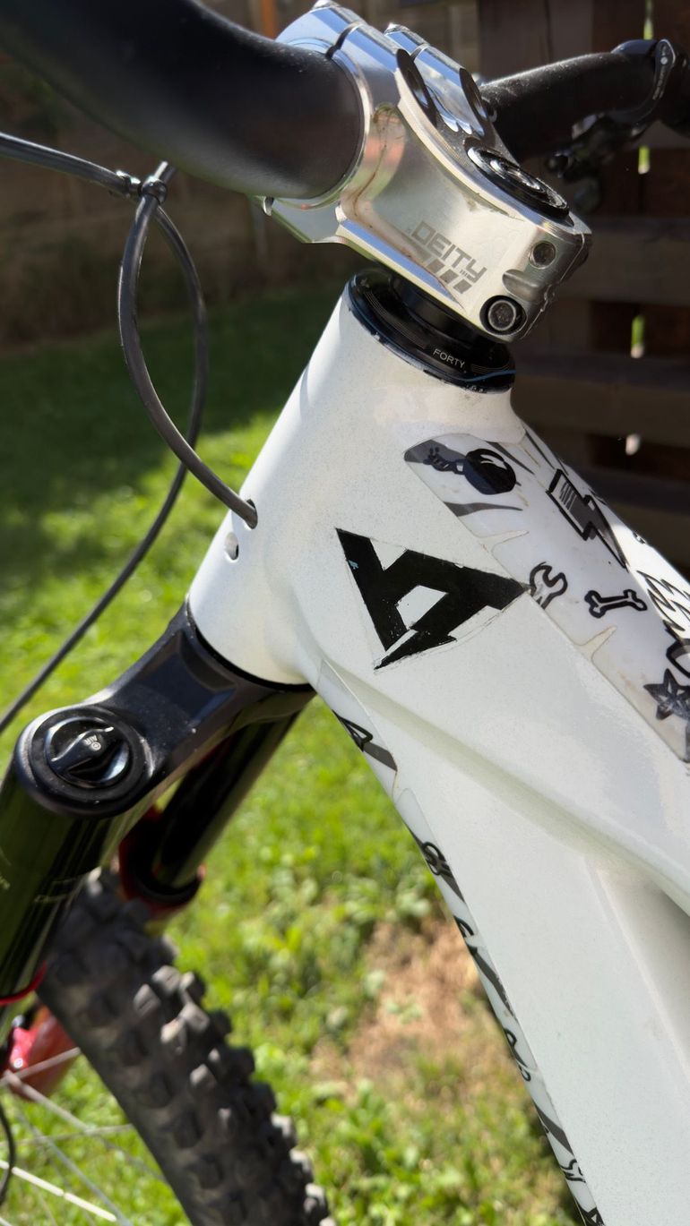 Gebrauchtes YT Industries Tues CORE 2 27 2023 2023 Mountainbike, Weiß — Bild 6 von 10