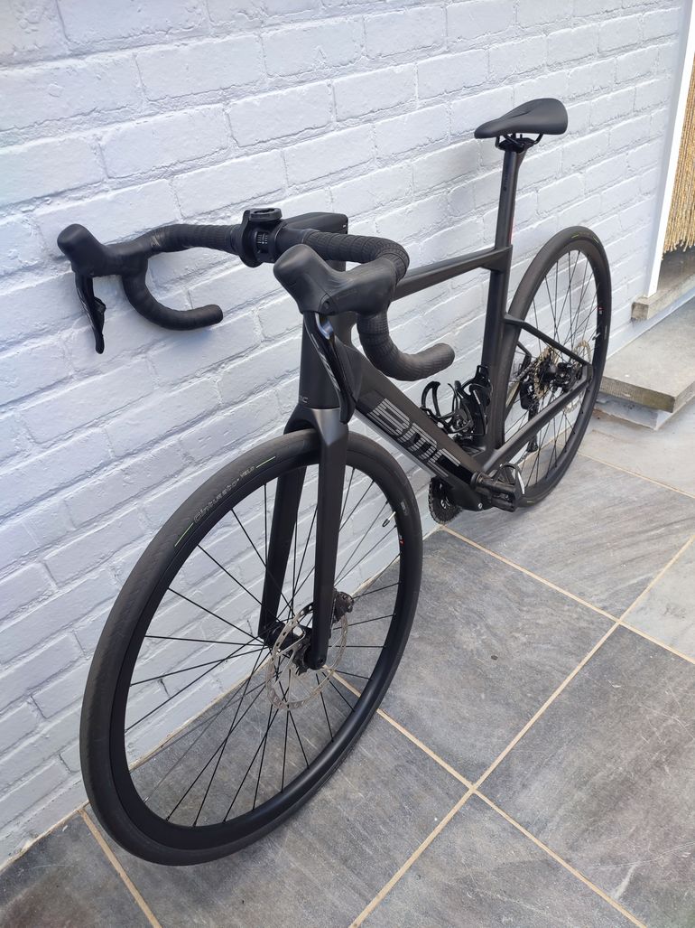 Použité BMC Roadmachine 01 AMP THREE 2024 2024 Road & Gravel — obrázek 4 z 9