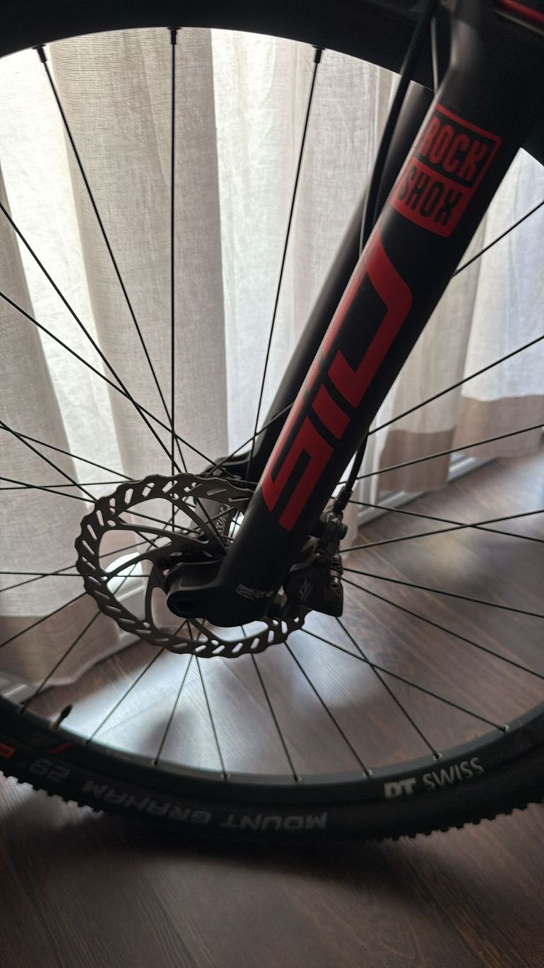 Mondraker Podium Carbon 2021 2021 Mountainbike usato, Nero — immagine 2 di 5