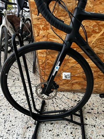 Używany Giant TCR Advanced 2 2022 2022 Road & Gravel — zdjęcie 14 z 17