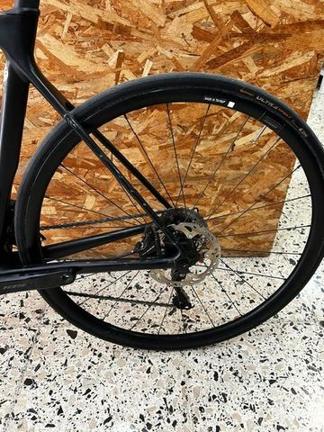 Używany Giant TCR Advanced 2 2022 2022 Road & Gravel — zdjęcie 13 z 17