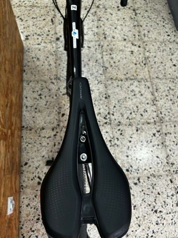 Używany Giant TCR Advanced 2 2022 2022 Road & Gravel — zdjęcie 6 z 17