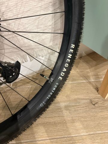 Použité Specialized Epic Comp 2022 2022 Mountainbike — obrázek 21 z 30