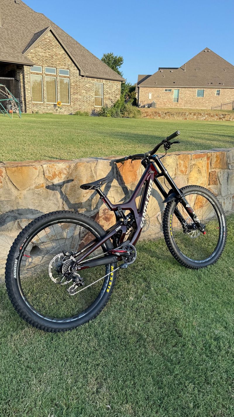 Used Santa Cruz V10 DH S / Carbon CC / 29 2022 2022 MTB