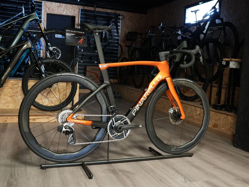 Použité Pinarello DOGMA F SRAM RED ETAP AXS 2026 2026 Road & Gravel
