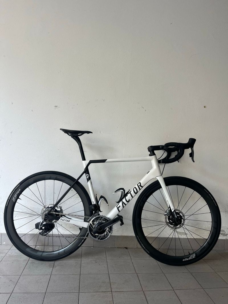 Tweedehands Factor O2 - SRAM Red w/ Power Meter 2023 2023 Road & Gravel