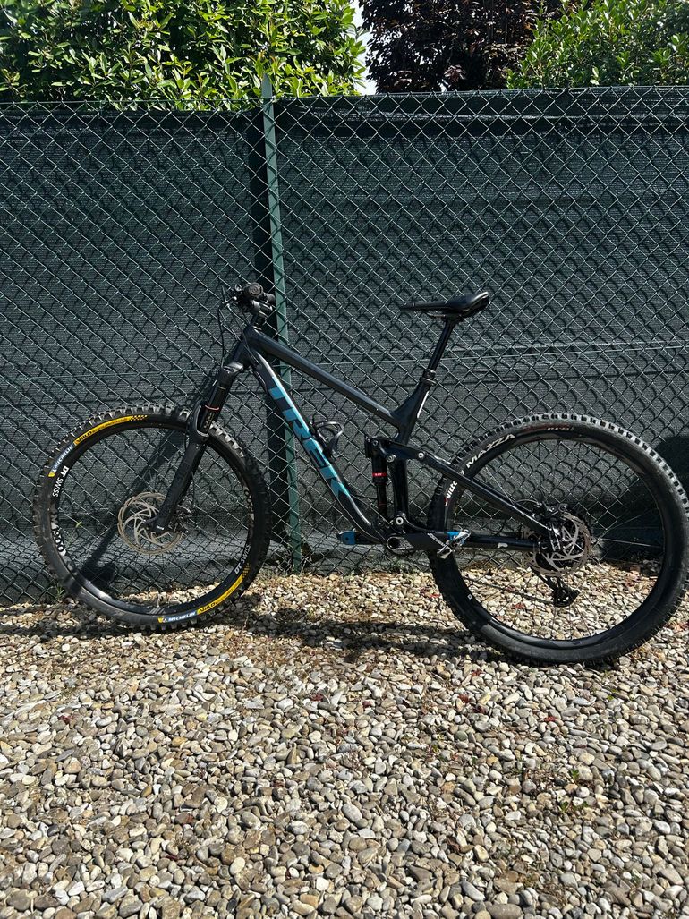Used Trek Slash 8 2022 2022 Mountainbike, Black, 29 — image 2 of 8