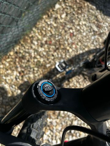 Used Trek Slash 8 2022 2022 Mountainbike, Black, 29 — image 6 of 8
