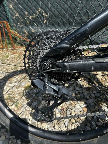 Used Trek Slash 8 2022 2022 Mountainbike, Black, 29 — image 3 of 8