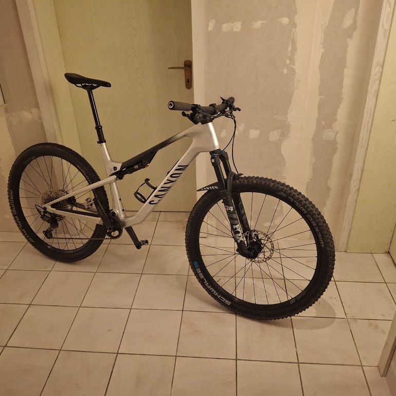 Brugt Canyon Lux Trail CF 6 2025 2025 Mountainbike — billede 2 af 8