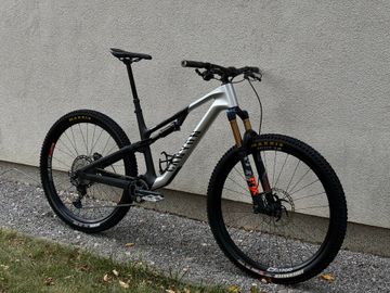 Canyon Neuron CF 8 2024 2024 Mountainbike d'occasion — image 2 sur 24