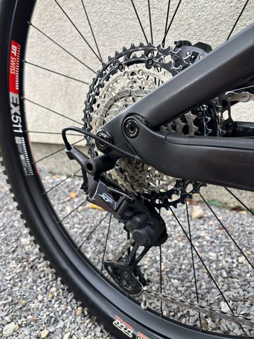 Canyon Neuron CF 8 2024 2024 Mountainbike d'occasion — image 3 sur 24