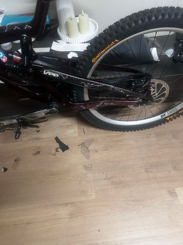 Używany Santa Cruz V10 SRAM X01 DH 2024 Mountainbike — zdjęcie 5 z 12