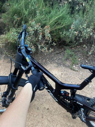 Używany Santa Cruz V10 SRAM X01 DH 2024 Mountainbike — zdjęcie 10 z 12
