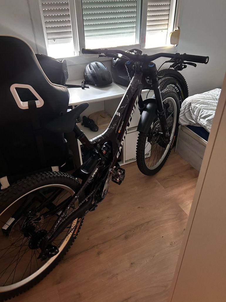 Używany Santa Cruz V10 SRAM X01 DH 2024 Mountainbike — zdjęcie 3 z 12