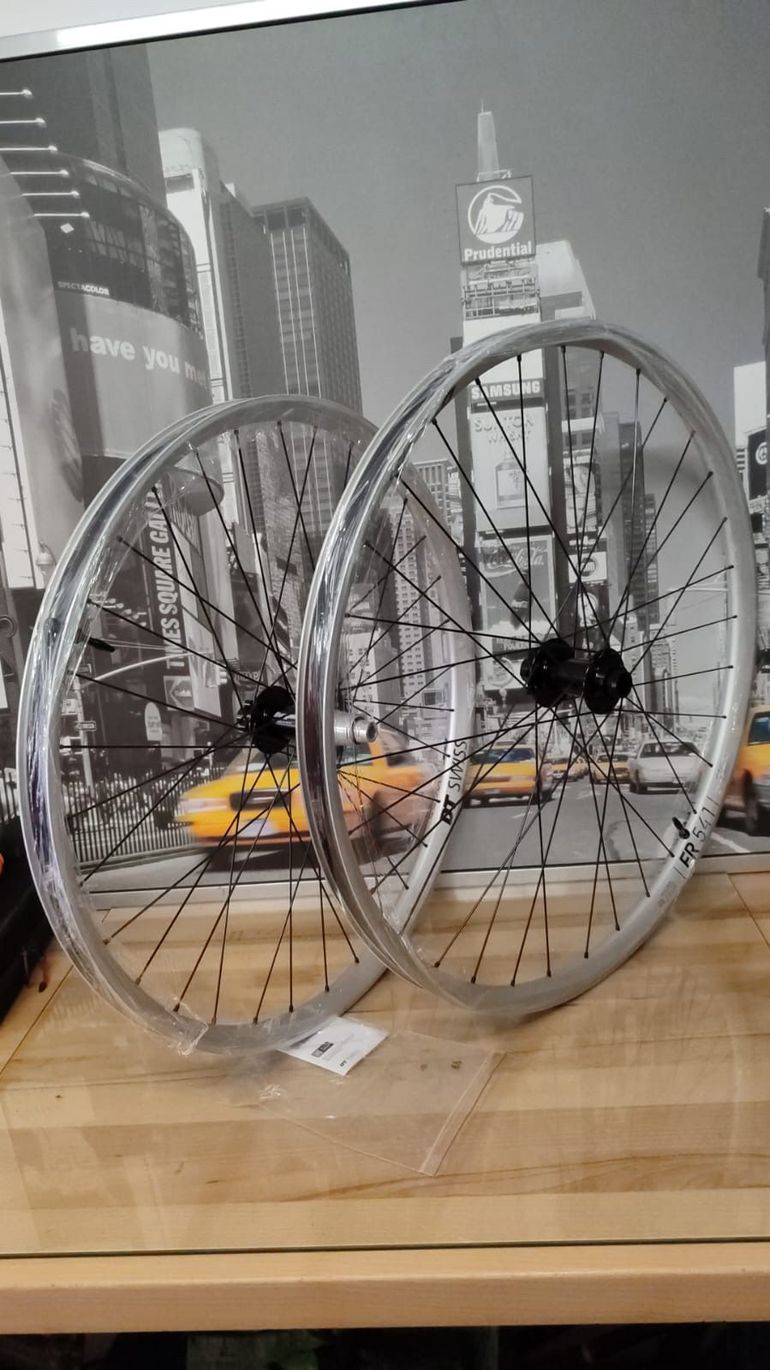 Używany Santa Cruz V10 SRAM X01 DH 2024 Mountainbike — zdjęcie 11 z 12
