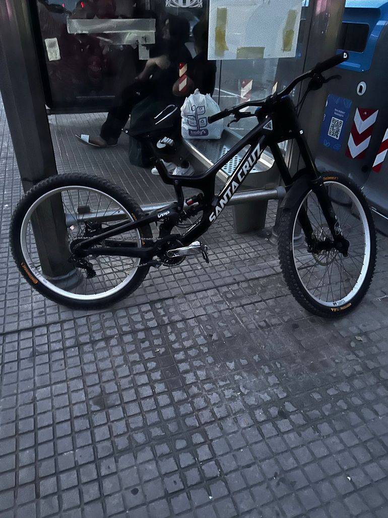 Używany Santa Cruz V10 SRAM X01 DH 2024 Mountainbike — zdjęcie 9 z 12