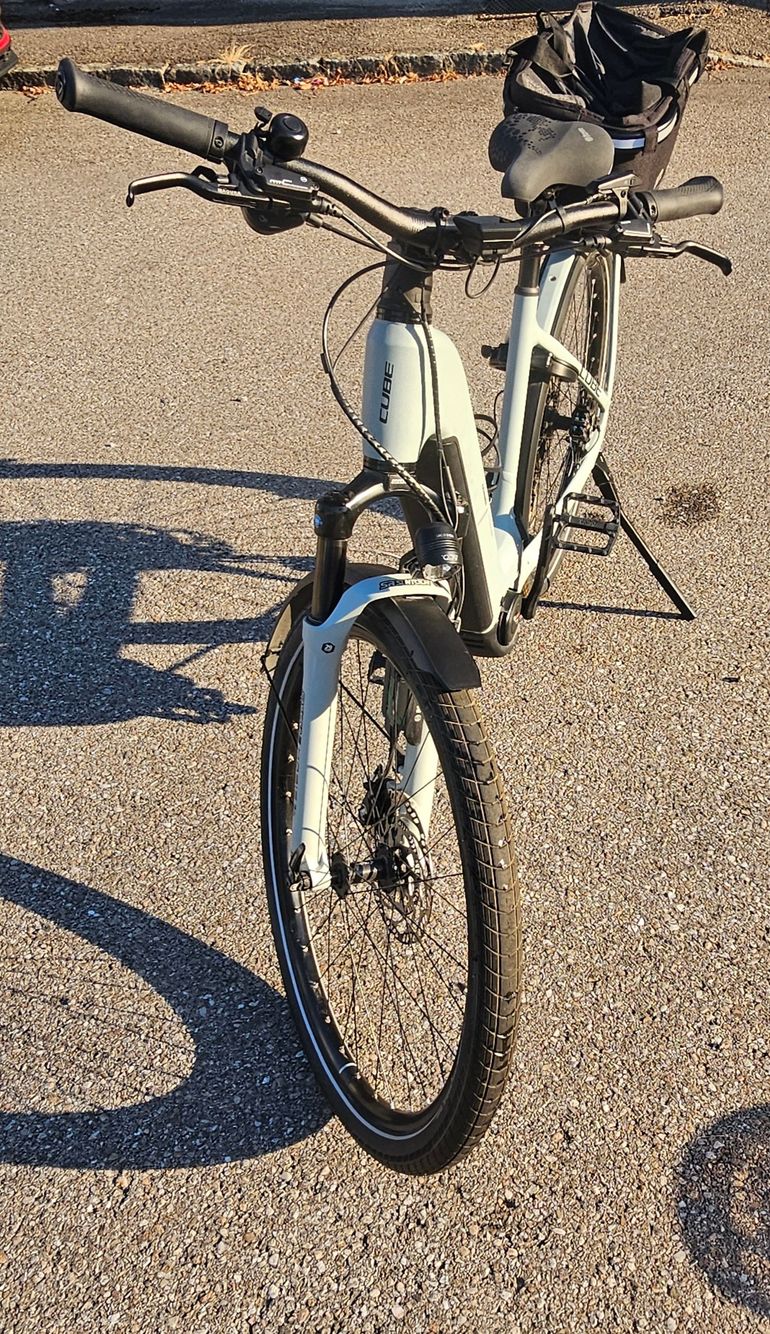 Cube KATHMANDU HYBRID, EXC 800 2025