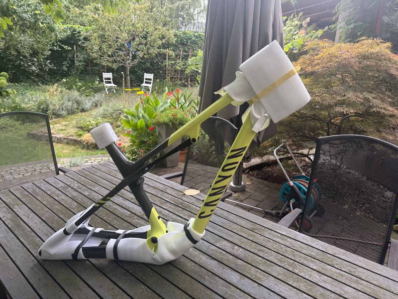 Käytetty Canyon Lux World Cup CFR Frameset 2025 MTB