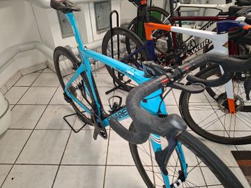 Used Pinarello Dogma Shimano Ultegra Di2 2018 Road & Gravel, Blue — image 2 of 10