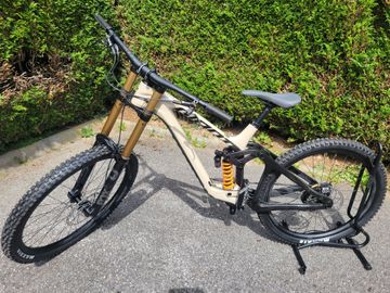 Used Giant Glory Advanced 2024 2024 Mountainbike, Black, 29, 27.5 — image 2 of 6