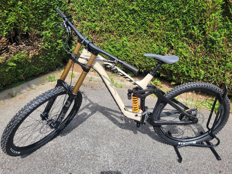 Used Giant Glory Advanced 2024 2024 Mountainbike, Black, 29, 27.5 — image 2 of 6