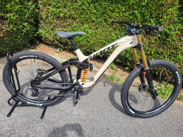Used Giant Glory Advanced 2024 2024 Mountainbike, Black, 29, 27.5 — image 1 of 6