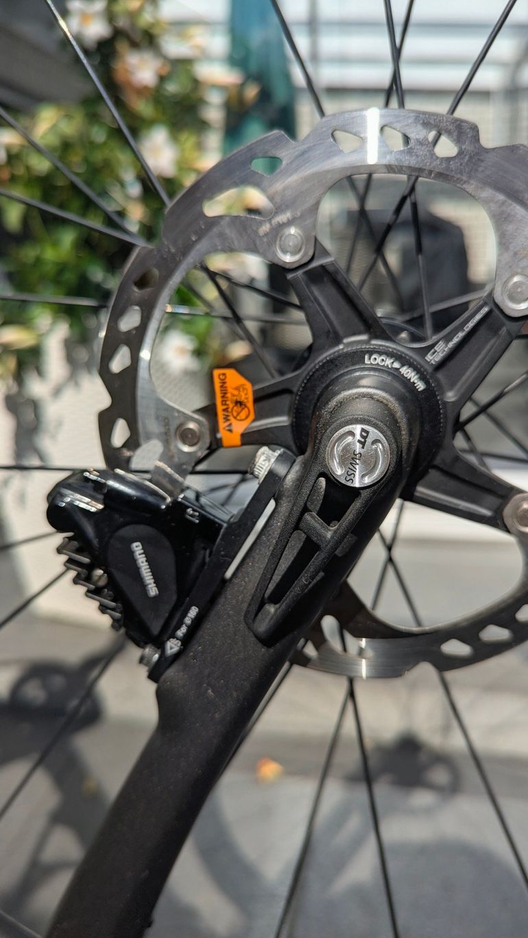 Trek Domane ALR 5 Disc 2018 2018 Road & Gravel usato, Nero — immagine 4 di 8
