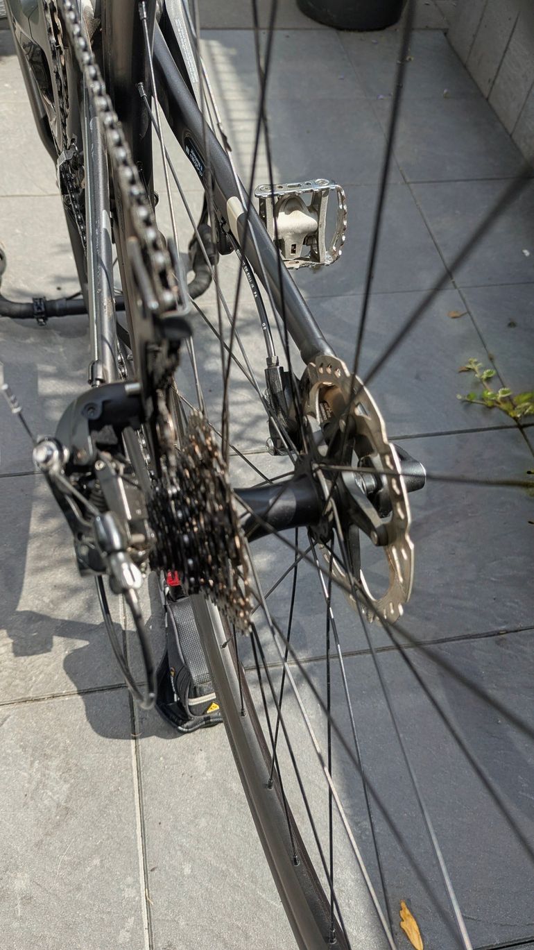 Trek Domane ALR 5 Disc 2018 2018 Road & Gravel usato, Nero — immagine 2 di 8