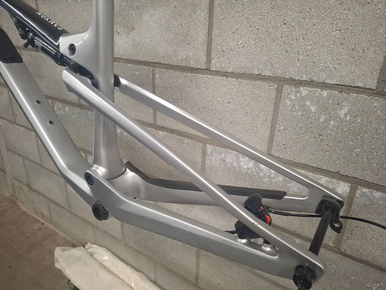 Käytetty Canyon LUX Frameset 2025 Mountainbike — kuva 14 / 15