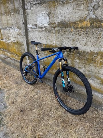 Used Pivot LES SL Team Powermeter 2024 Mountainbike, Blue — image 9 of 11