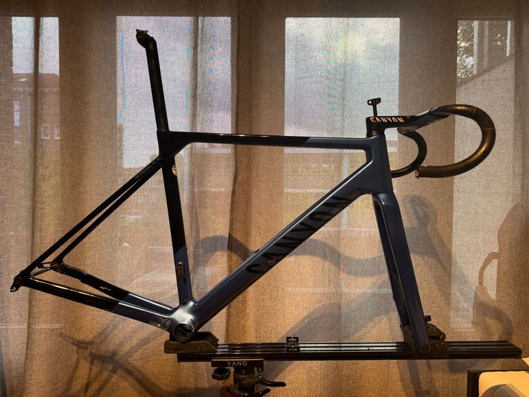 Gebrauchtes Canyon Ultimate CF SL 8 Aero 2023 Frameset 2023 Road & Gravel, Blau — Bild 2 von 14