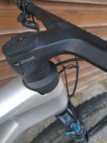 Gebrauchtes Canyon Lux Trail CF 9 2025 2025 Mountainbike, Hellgrau — Bild 5 von 13