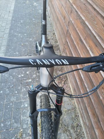 Gebrauchtes Canyon Lux Trail CF 9 2025 2025 Mountainbike, Hellgrau — Bild 4 von 13